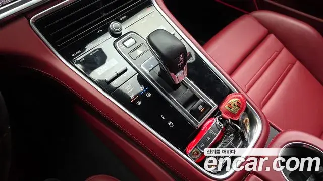 Porsche Panamera 2020 — ფოტო 11/20