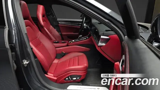 Porsche Panamera 2020 — ფოტო 16/20
