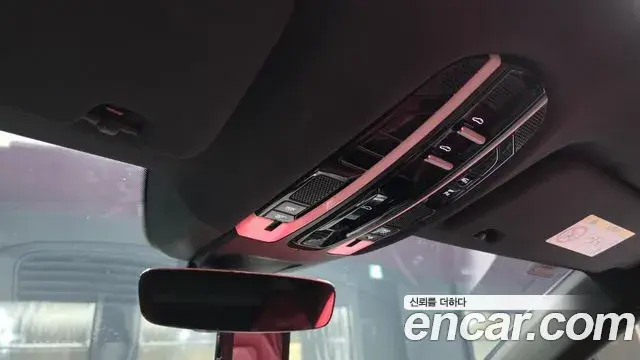 Porsche Panamera 2020 — ფოტო 19/20