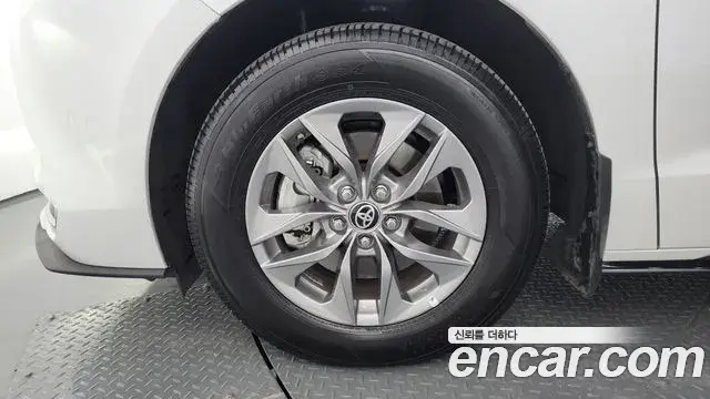 Toyota Sienna 2024 — Photo 19/20