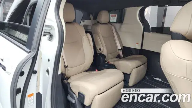 Toyota Sienna 2024 — Photo 7/20