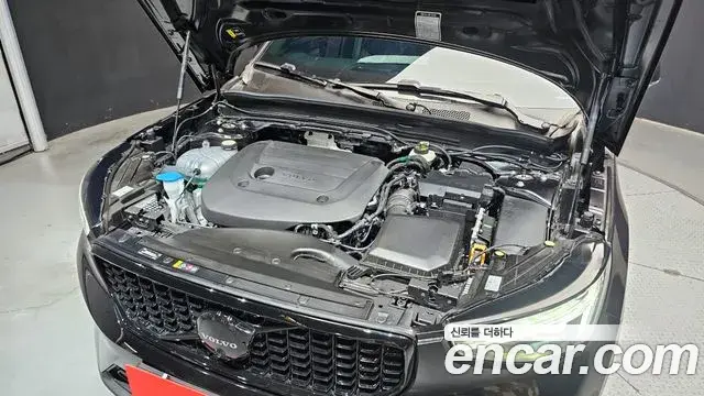 Volvo XC40 2025 — Photo 25/30