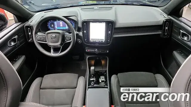 Volvo XC40 2025 — Photo 20/30
