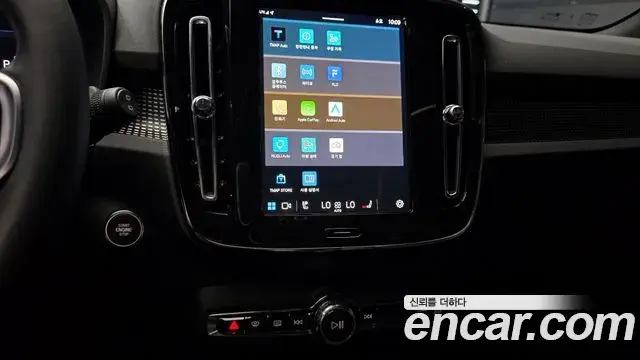 Volvo XC40 2025 — Photo 3/30