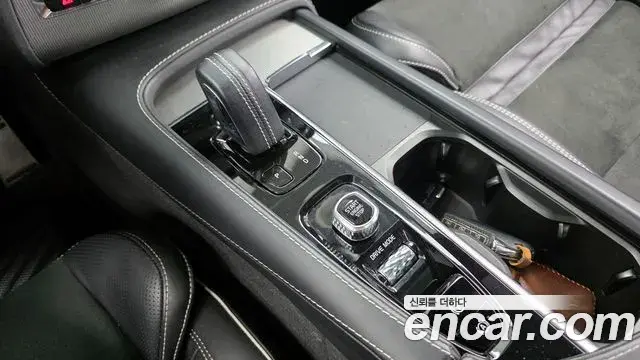 Volvo XC90 2020 — Şəkil 7/20