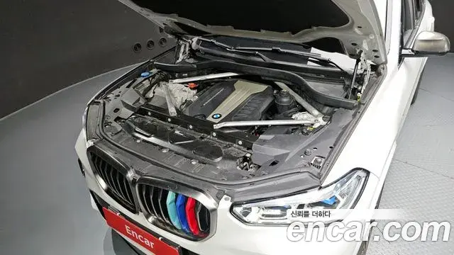 BMW X5 2019 — ფოტო 8/20
