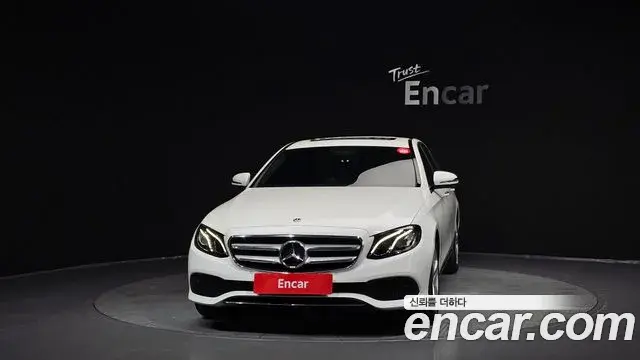 Mercedes-Benz E-Class 2018 — Фото 3/20