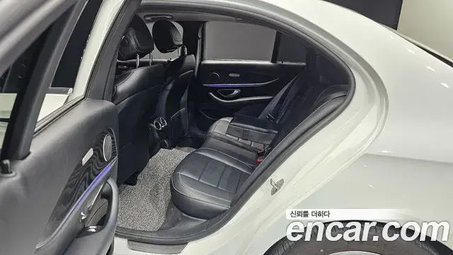 Mercedes-Benz E-Class 2018 — Фото 12/20
