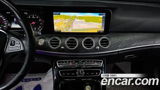 Mercedes-Benz E-Class 2018 — Фото 13/20