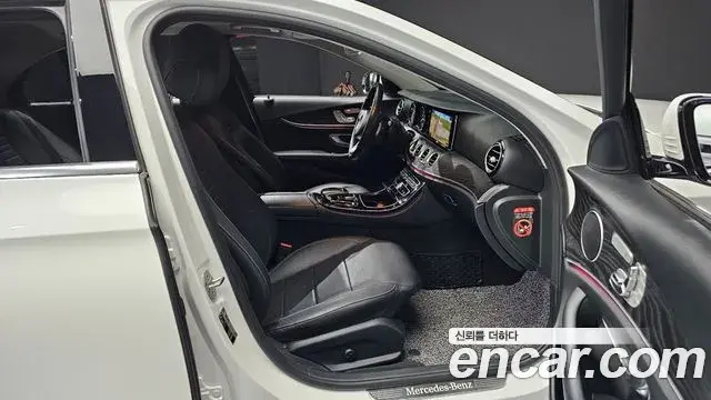 Mercedes-Benz E-Class 2018 — Şəkil 25/30