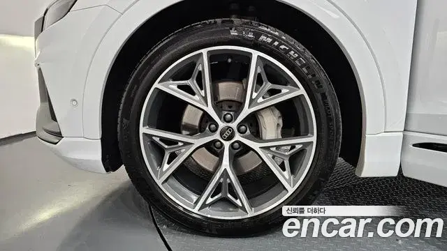 Audi Q8 2023 — ფოტო 11/20
