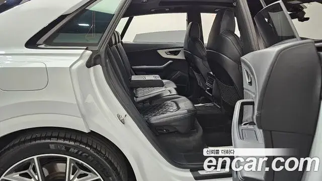 Audi Q8 2023 — ფოტო 3/20