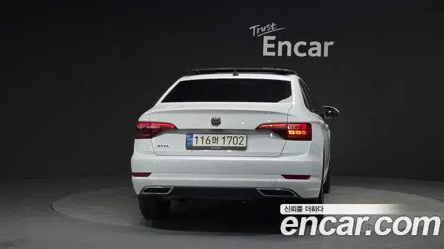 Volkswagen Jetta 2021 — Photo 7/32