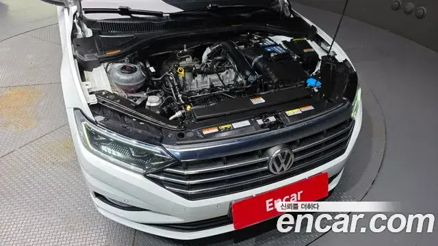 Volkswagen Jetta 2021 — Photo 26/32