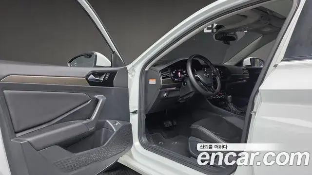 Volkswagen Jetta 2021 — Photo 5/32