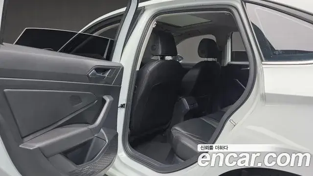 Volkswagen Jetta 2021 — Photo 19/32