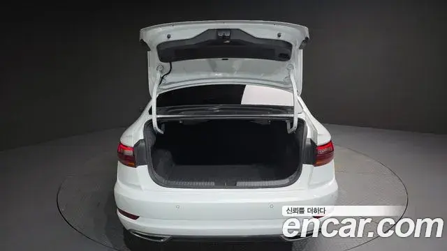 Volkswagen Jetta 2021 — Photo 30/32