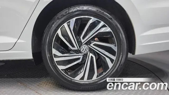 Volkswagen Jetta 2021 — Photo 2/32