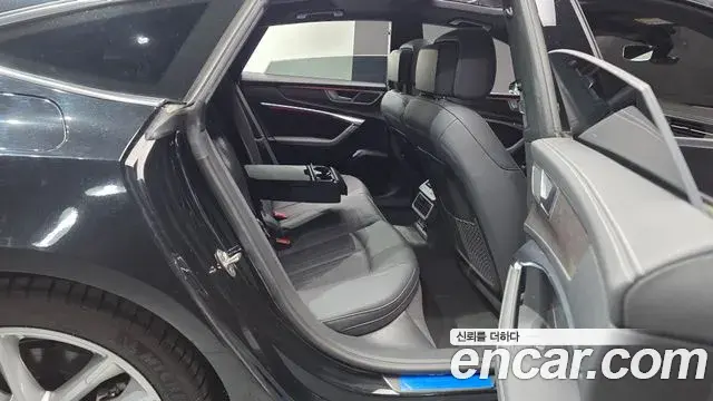 Audi A7 2023 — ფოტო 19/33