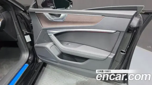 Audi A7 2023 — ფოტო 31/33