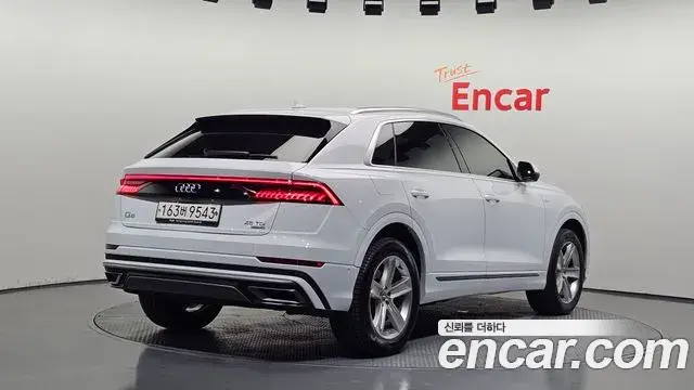 Audi Q8 2020 — ფოტო 16/20