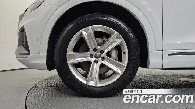 Audi Q8 2020 — ფოტო 17/20
