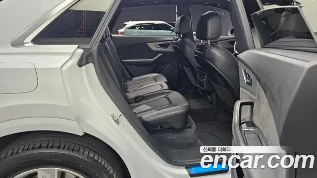 Audi Q8 2020 — ფოტო 5/20