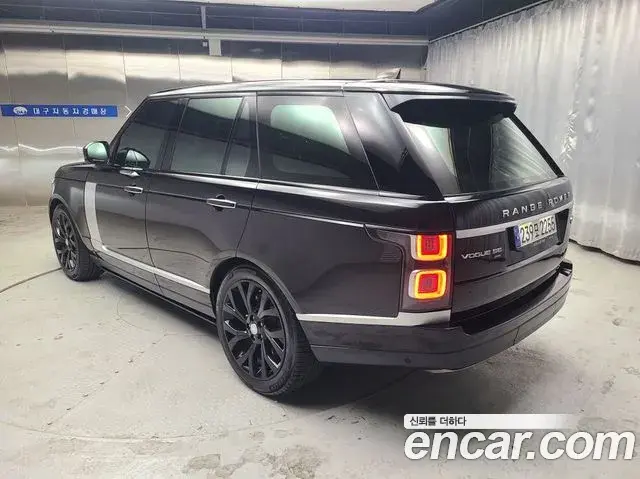 Land Rover Range Rover 2021 — ფოტო 8/20
