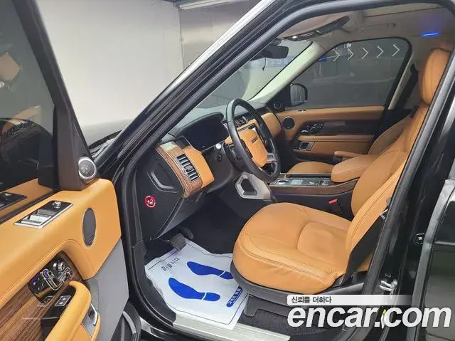 Land Rover Range Rover 2021 — ფოტო 14/20