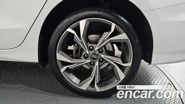 Audi A3 2023 — ფოტო 4/31
