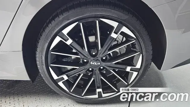 Kia K5 2025 — Photo 13/34