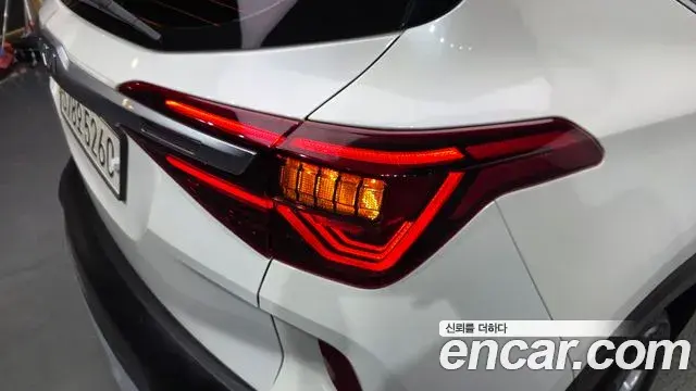 Kia Seltos 2022 — ფოტო 27/30