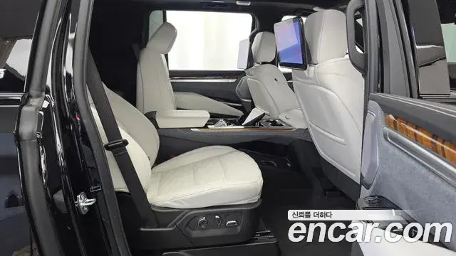 Cadillac Escalade 2025 — ფოტო 10/20