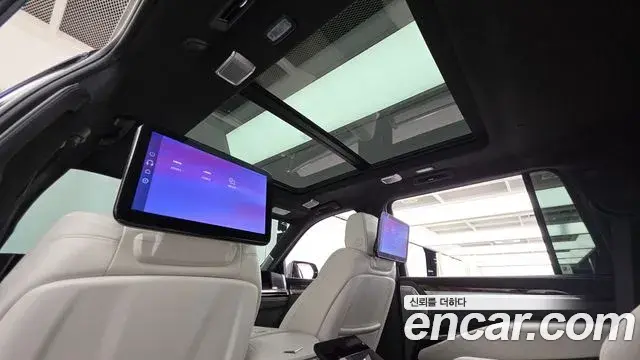 Cadillac Escalade 2025 — ფოტო 16/20