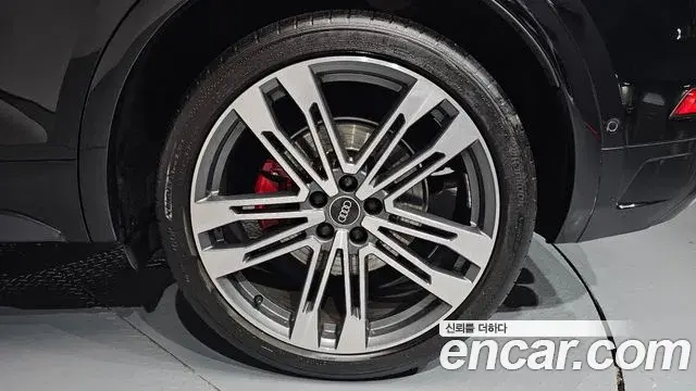 Audi SQ5 2021 — Photo 18/42