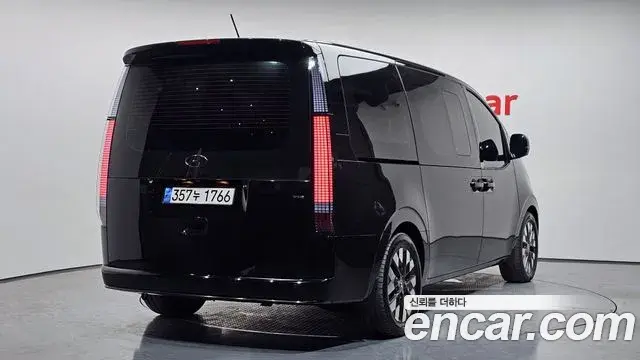 Hyundai Staria 2021 — ფოტო 13/35