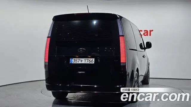 Hyundai Staria 2021 — ფოტო 22/35