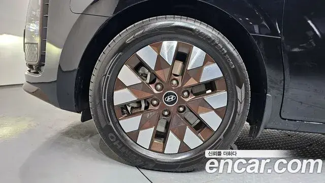Hyundai Staria 2021 — ფოტო 19/35