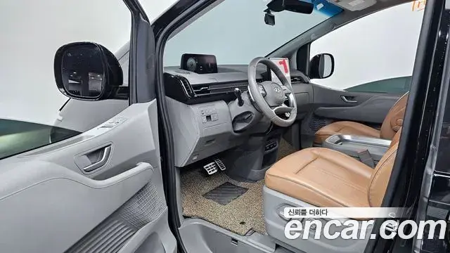 Hyundai Staria 2021 — ფოტო 23/35