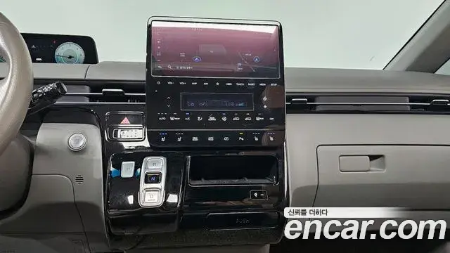 Hyundai Staria 2021 — ფოტო 17/35