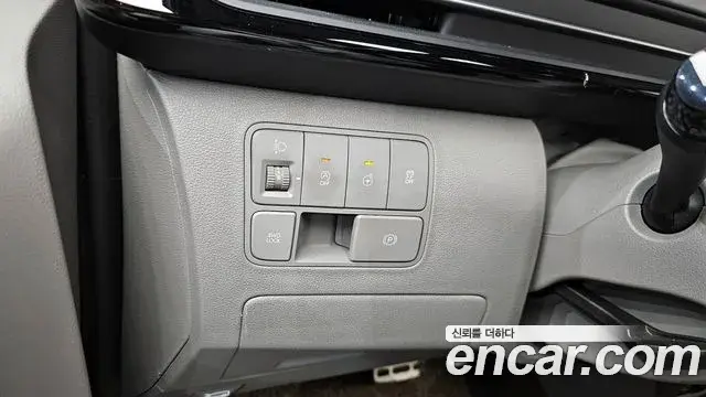 Hyundai Staria 2021 — ფოტო 5/35