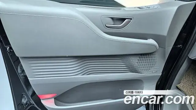 Hyundai Staria 2021 — ფოტო 29/35