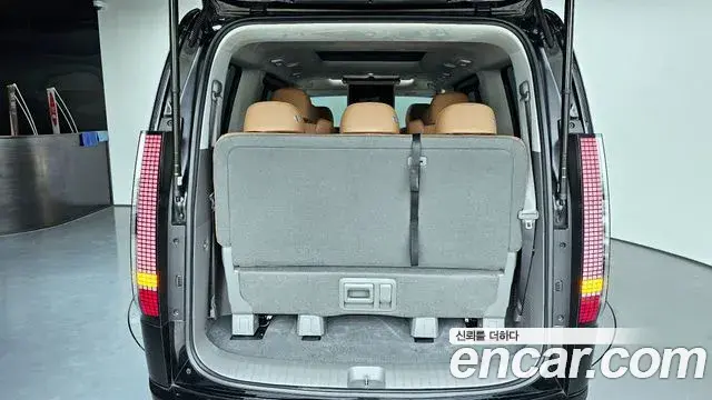 Hyundai Staria 2021 — ფოტო 4/35