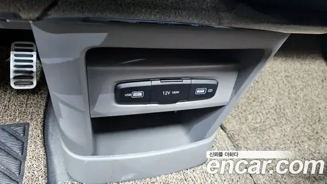 Hyundai Staria 2021 — ფოტო 3/35