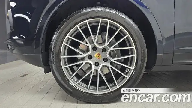 Porsche Cayenne 2020 — Photo 13/35