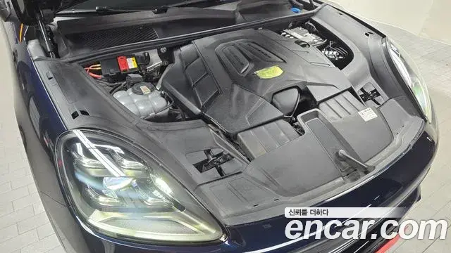 Porsche Cayenne 2020 — Photo 8/35