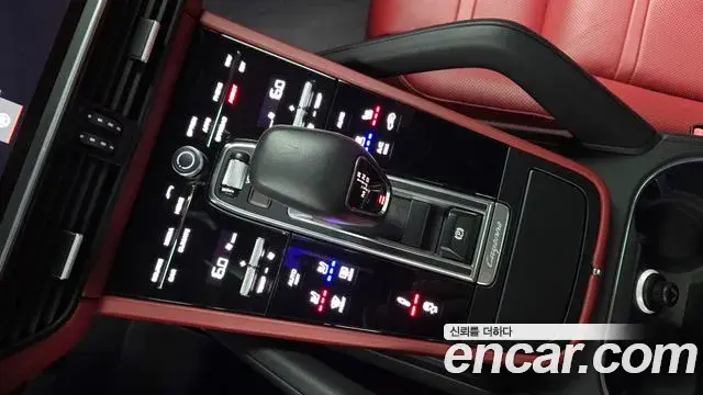 Porsche Cayenne 2020 — Photo 16/35