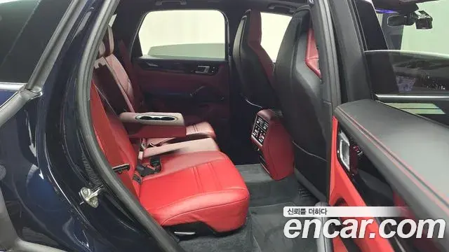 Porsche Cayenne 2020 — Photo 7/35