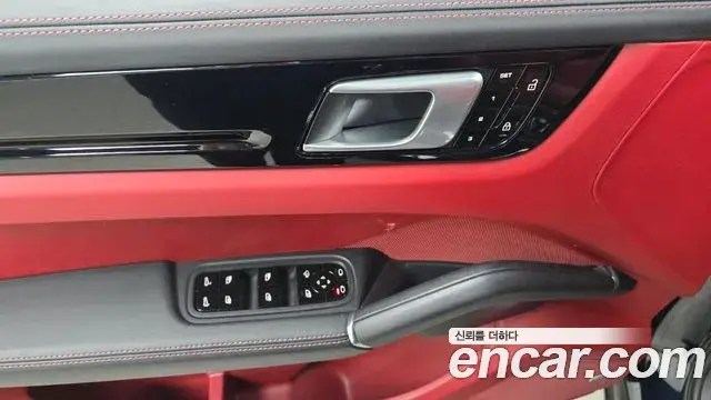 Porsche Cayenne 2020 — Photo 32/35