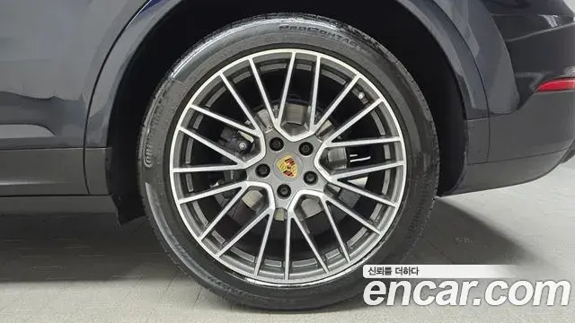 Porsche Cayenne 2020 — Photo 6/35
